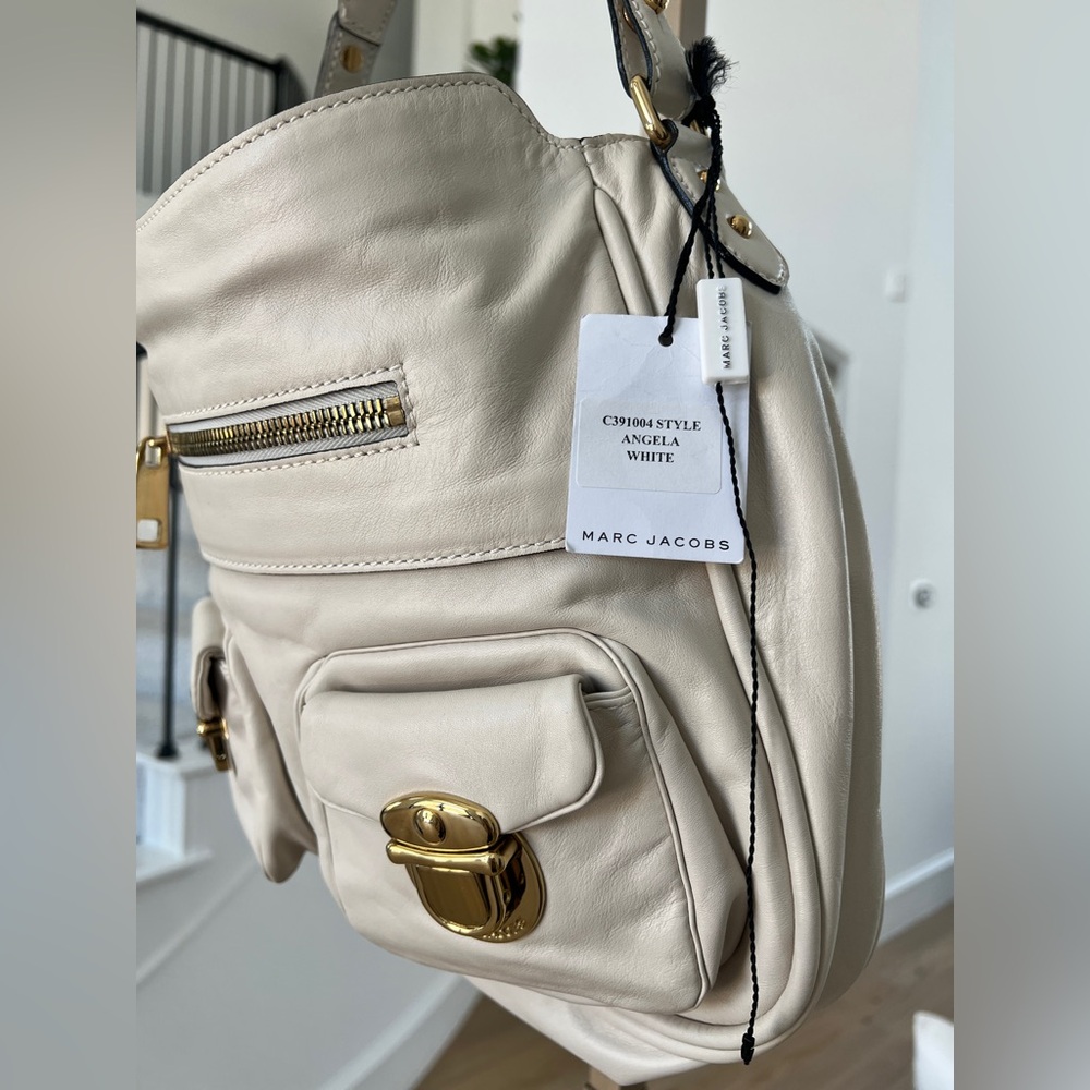 Marc Jacobs Cream Leather Shoulder Bag with Gold Hardware - Picture 5 of 9